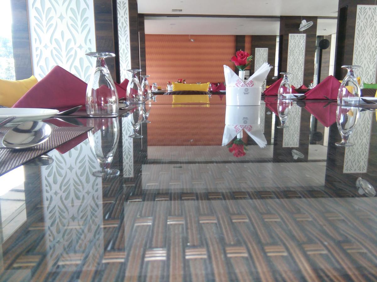 Silver Estate Resort Tikamgarh Екстер'єр фото