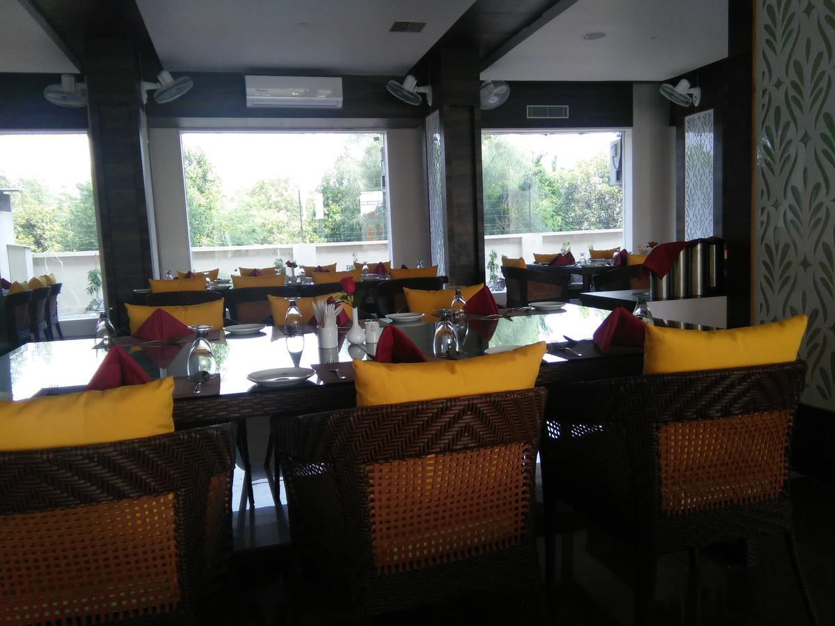 Silver Estate Resort Tikamgarh Екстер'єр фото